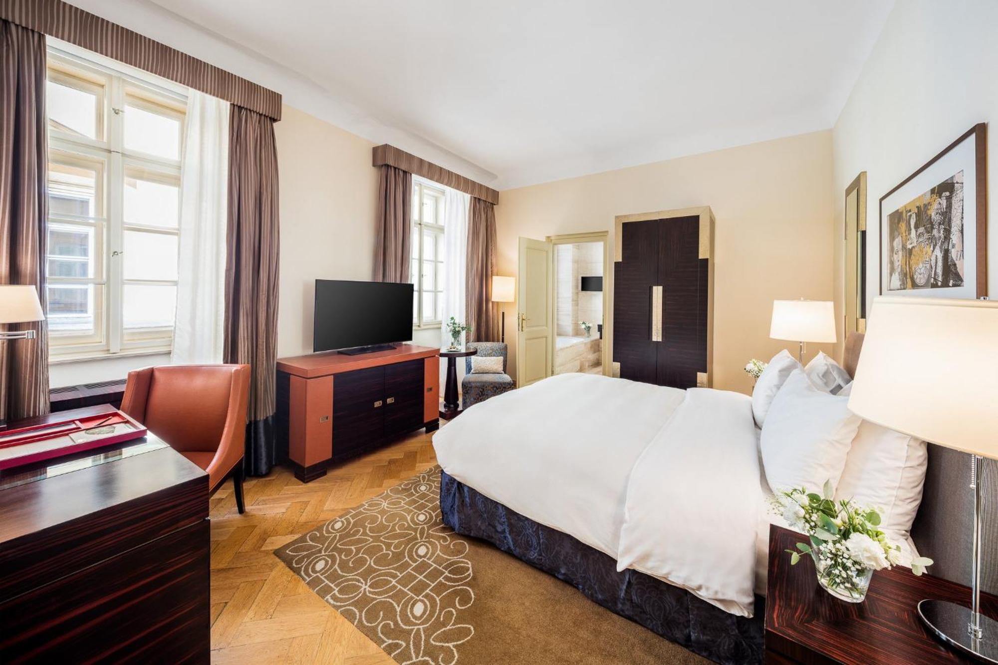 Mandarin Oriental, Prague Hotel Exterior foto