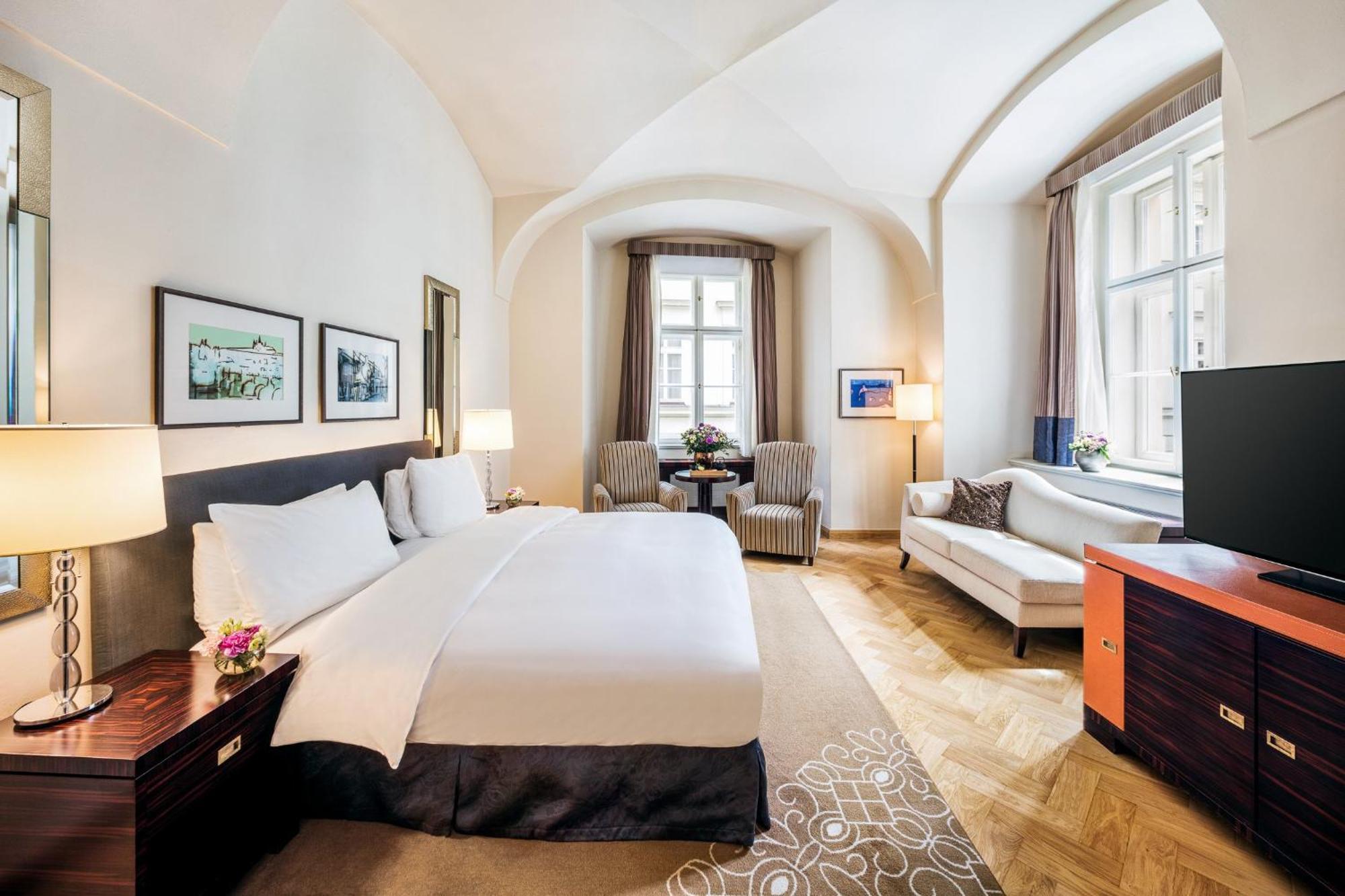 Mandarin Oriental, Prague Hotel Exterior foto
